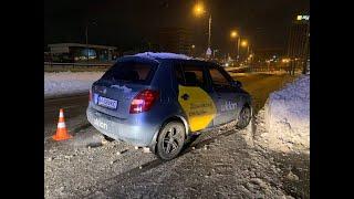 З місця події: у Києві в ДТП потрапили два таксі, є постраждалі